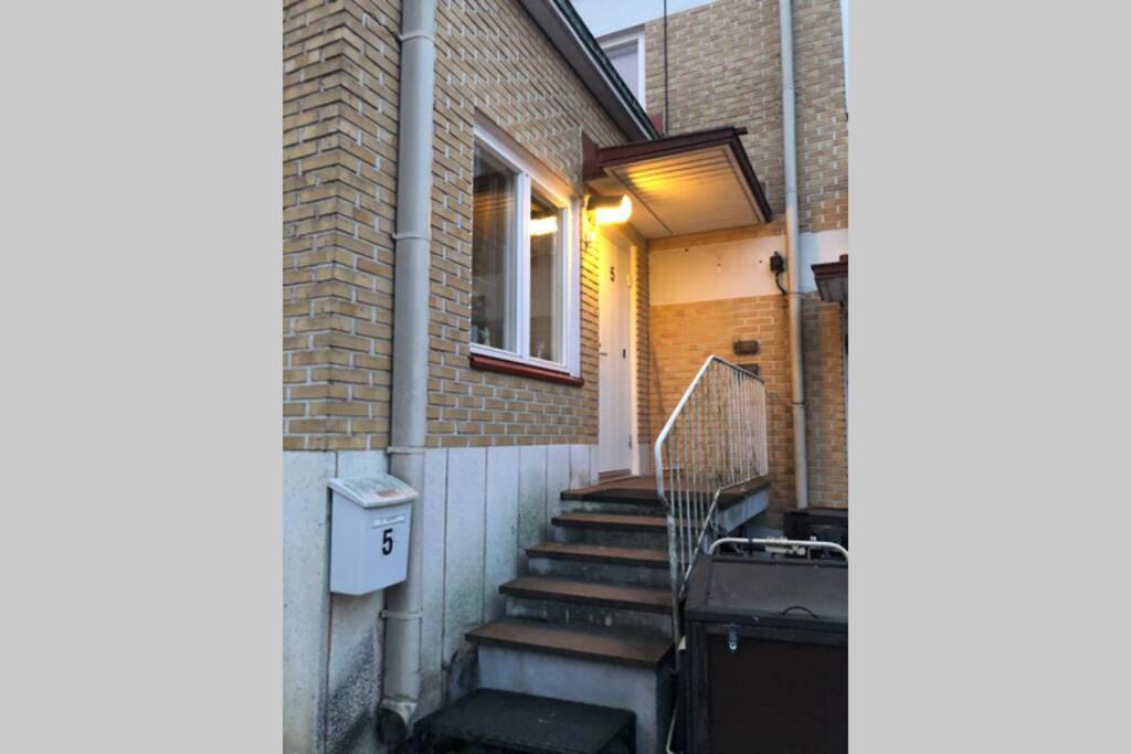 Yksioe 1 Km Jokirannasta Foeriltae/ 2 Km Torilta Apartment Turku Exterior photo